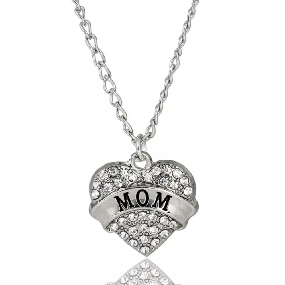 MOM 💖 necklace